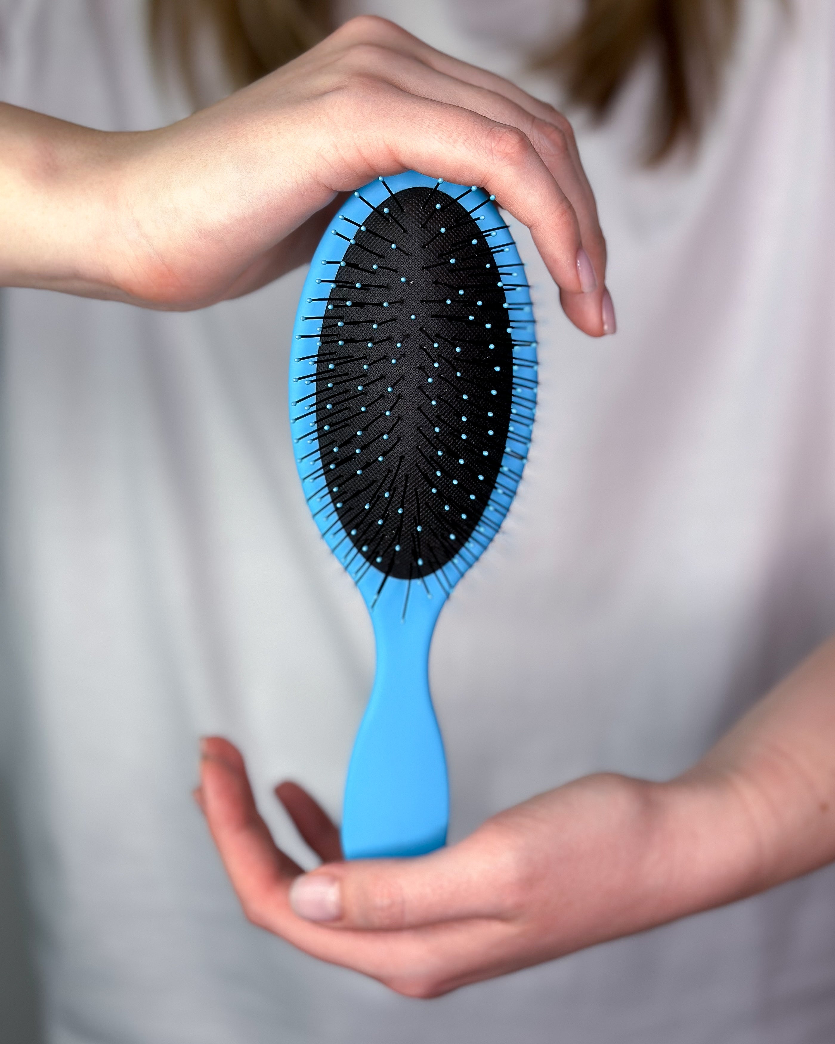 Detangling hair brush