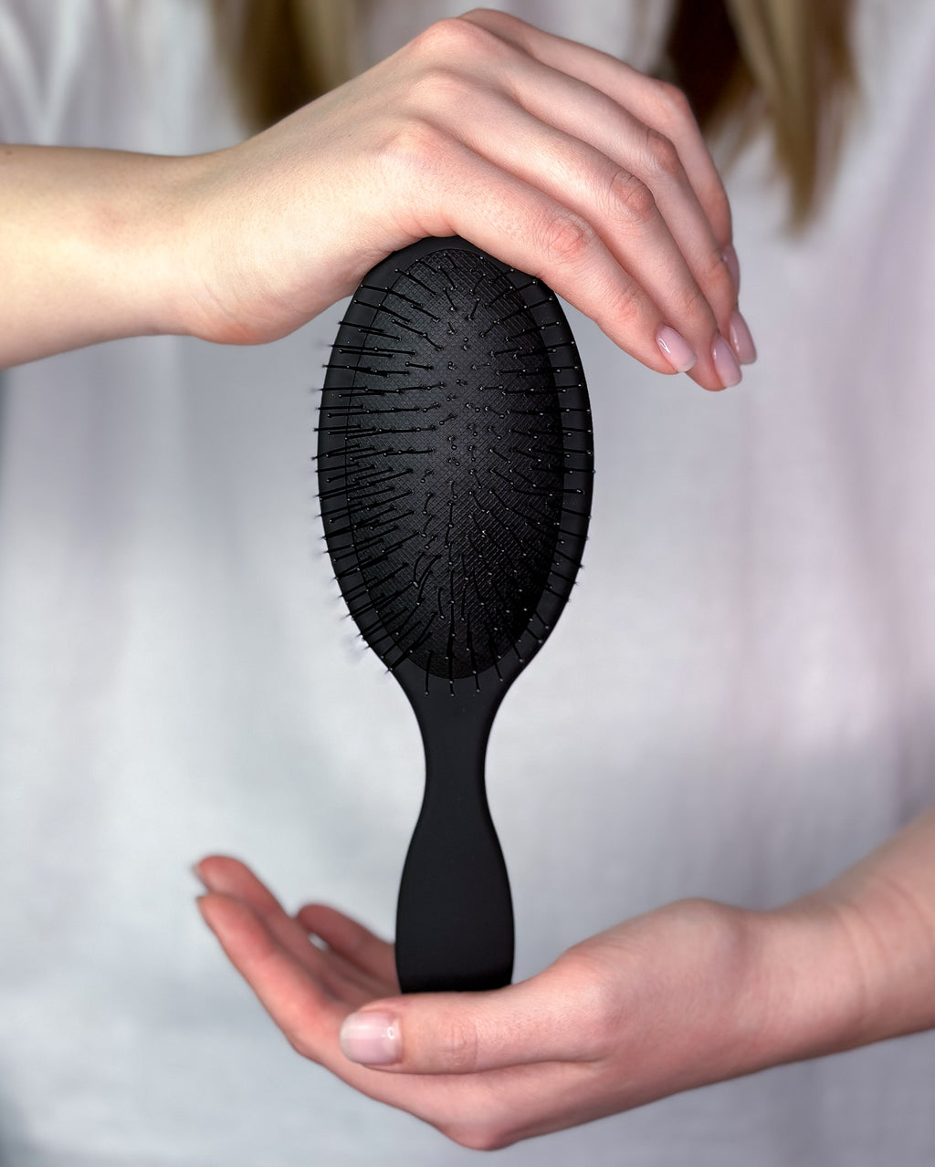 Detangling hair brush