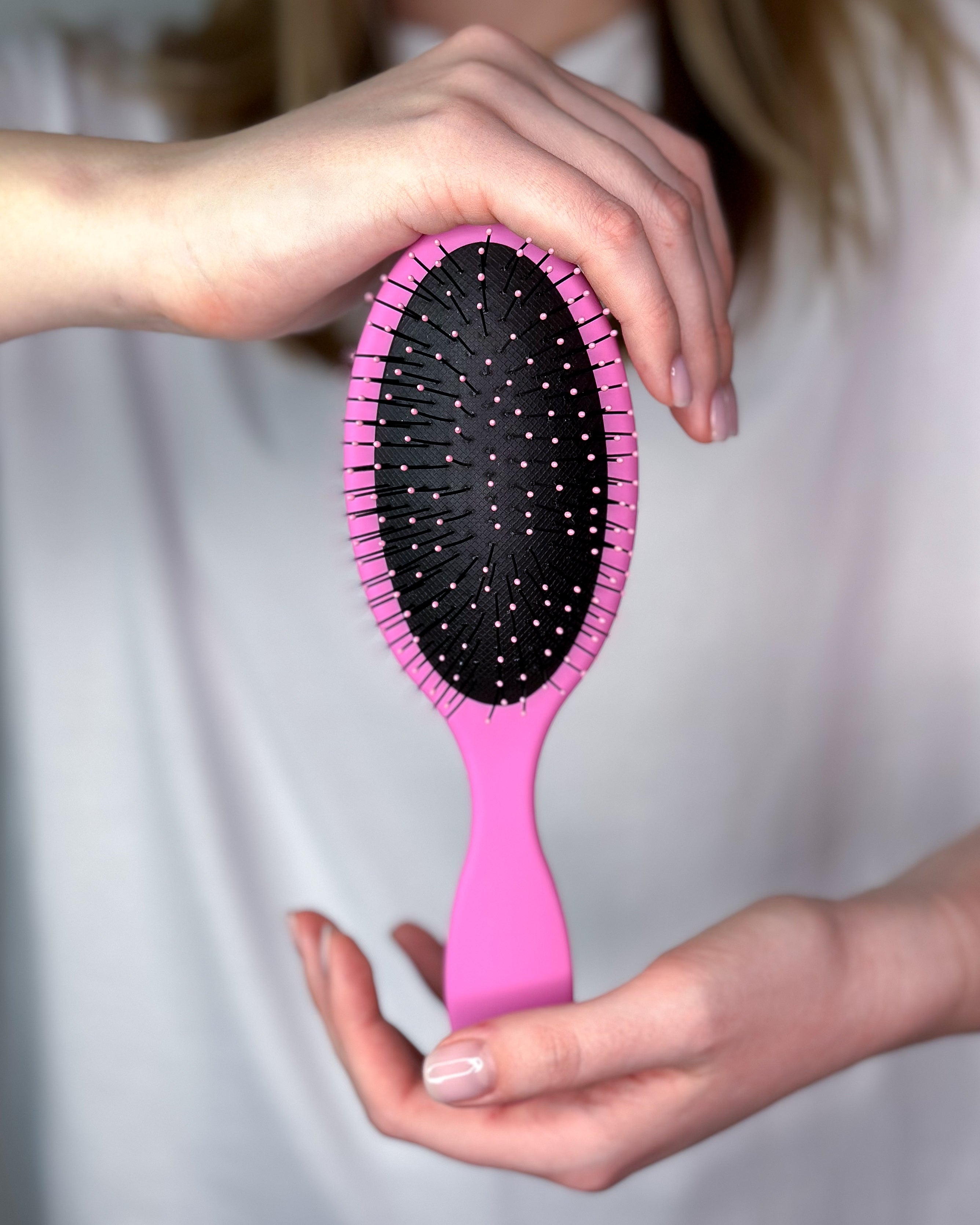 Detangling hair brush