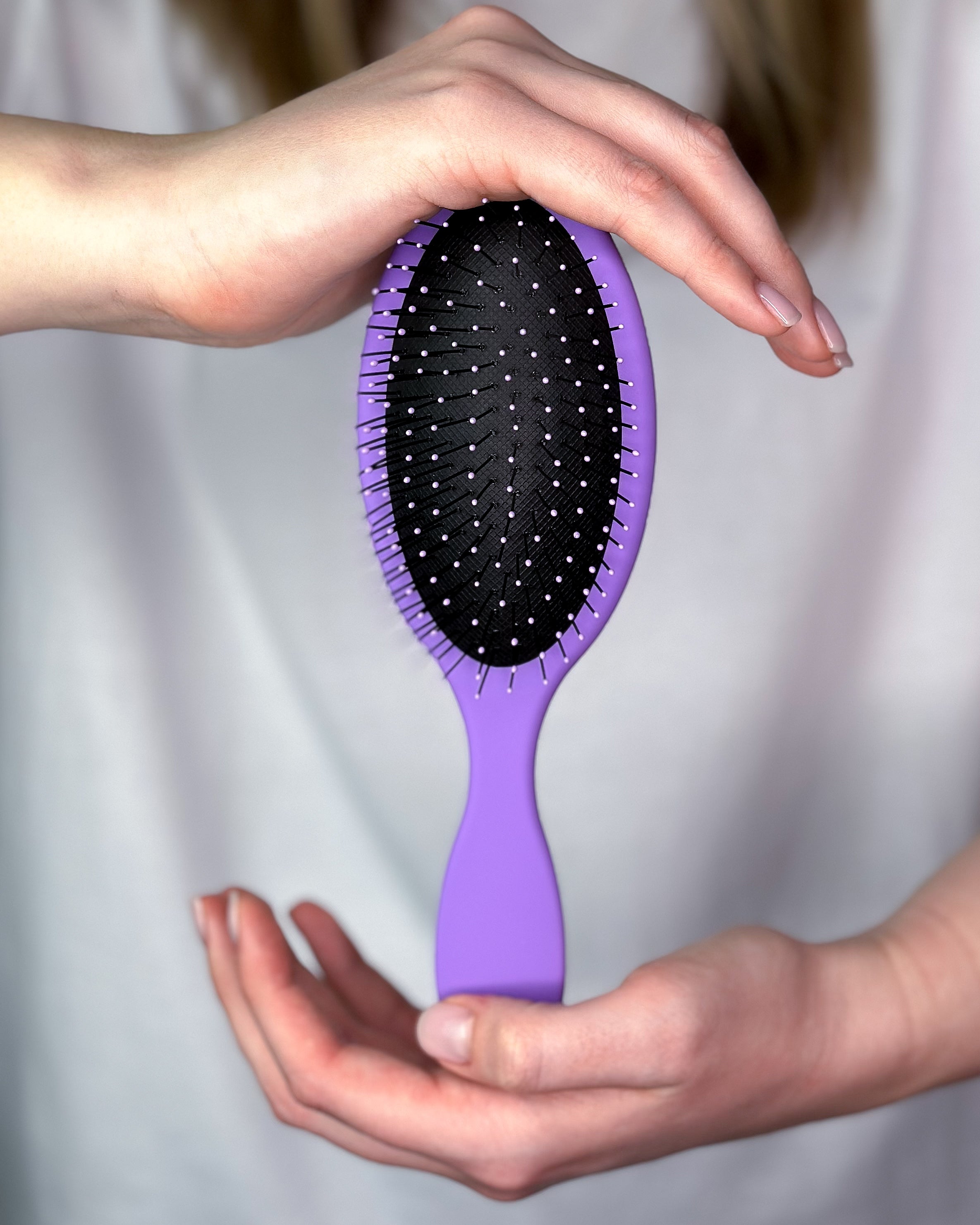 Detangling hair brush